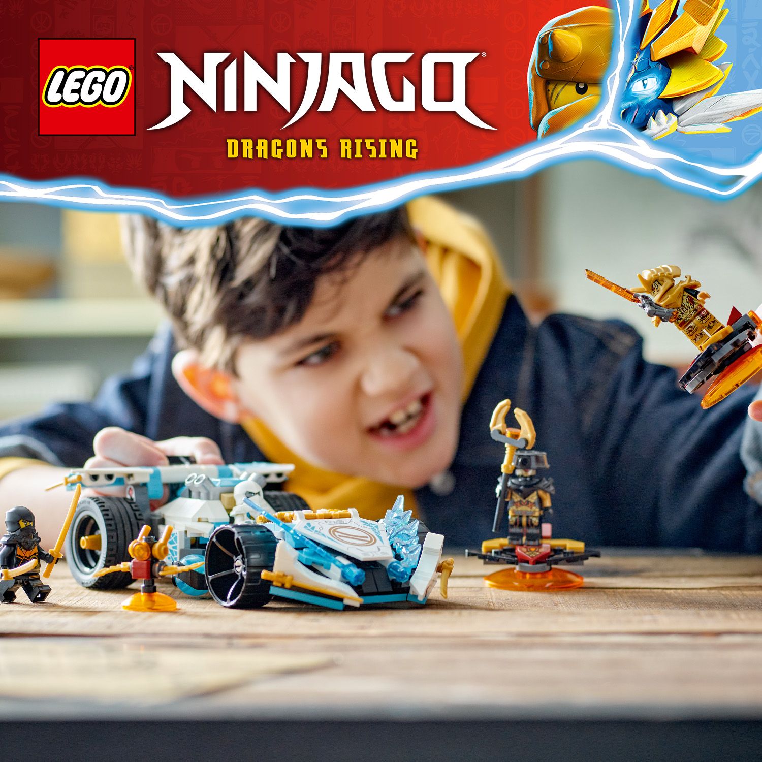 Stavebnice NINJAGO® se závodním autem a vznášedly